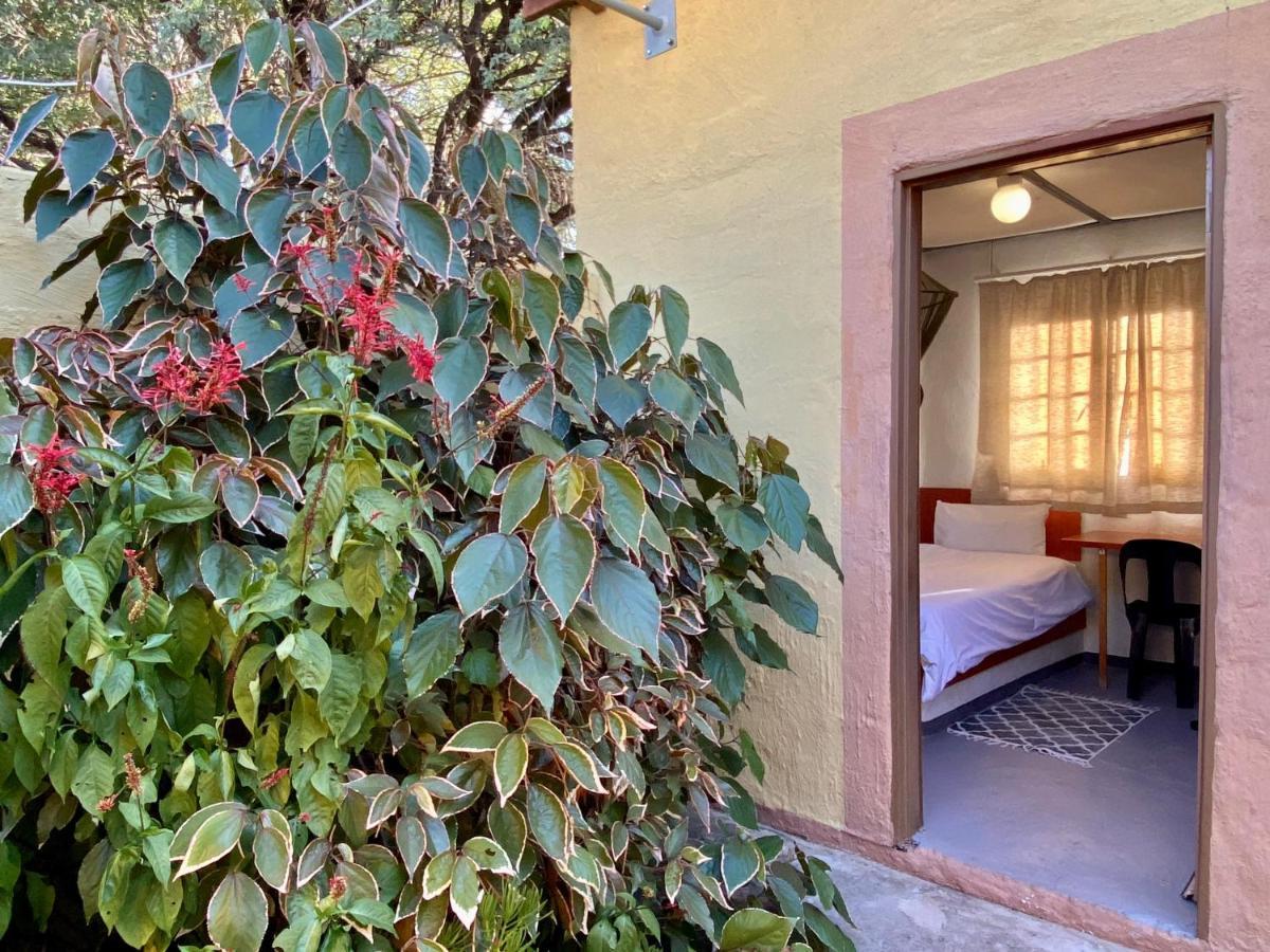 Divundu Guest House Bagian luar foto