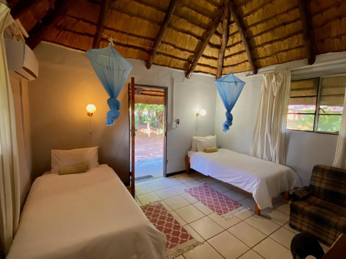Divundu Guest House Bagian luar foto