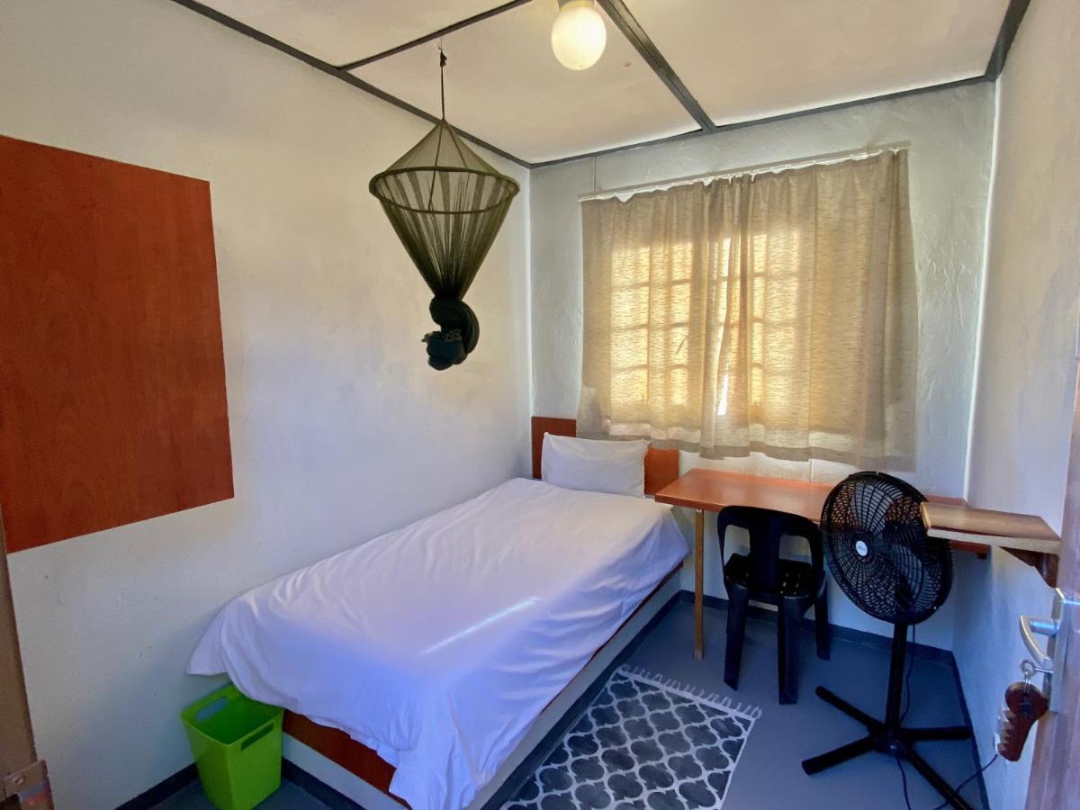 Divundu Guest House Bagian luar foto