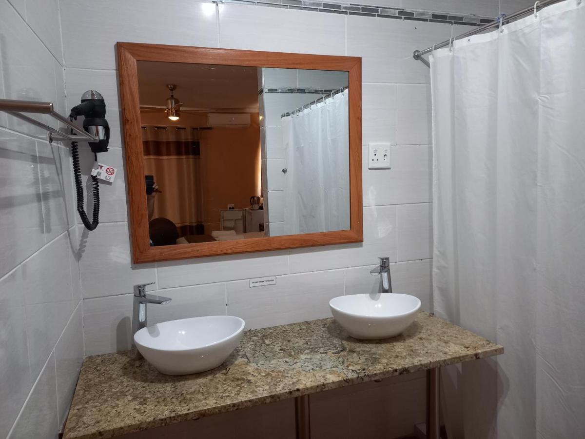 Divundu Guest House Bagian luar foto