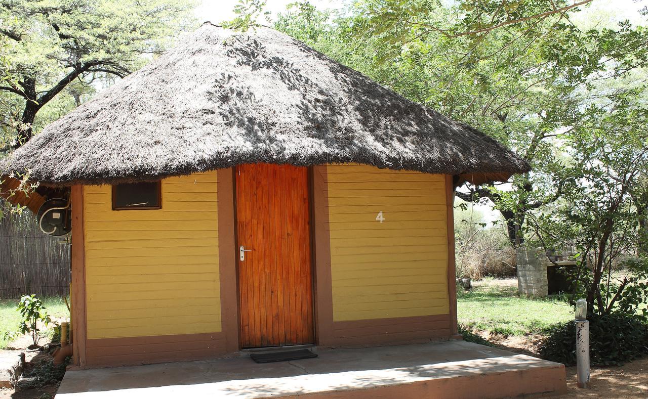Divundu Guest House Bagian luar foto