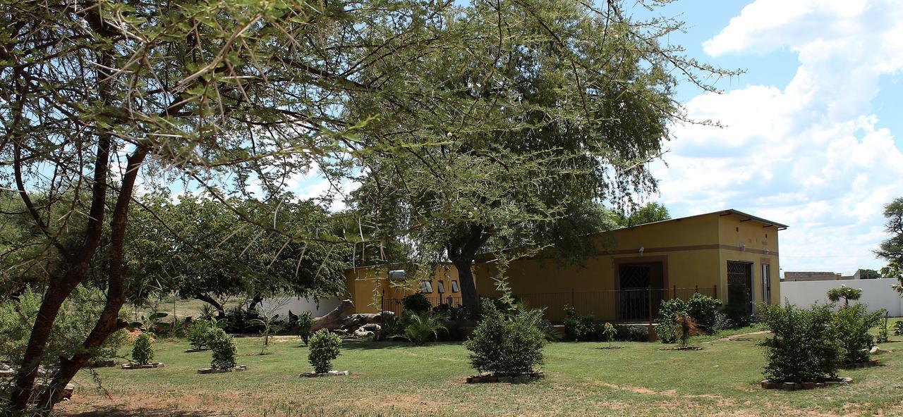 Divundu Guest House Bagian luar foto