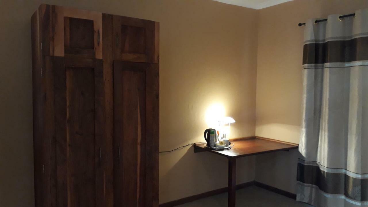 Divundu Guest House Bagian luar foto