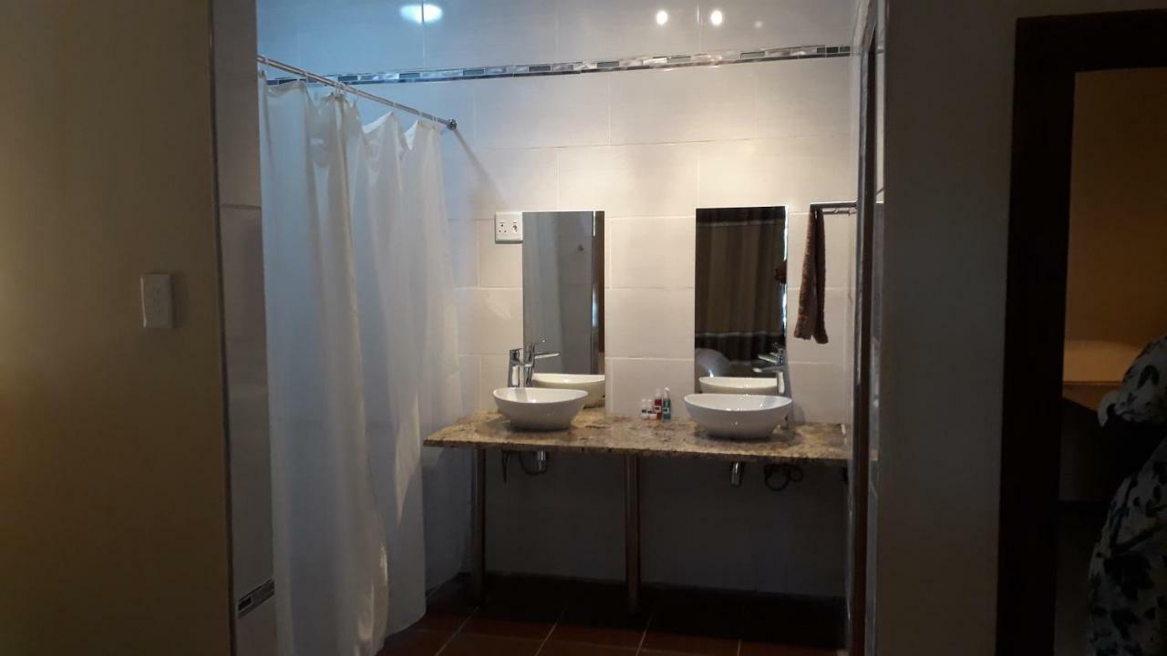 Divundu Guest House Bagian luar foto