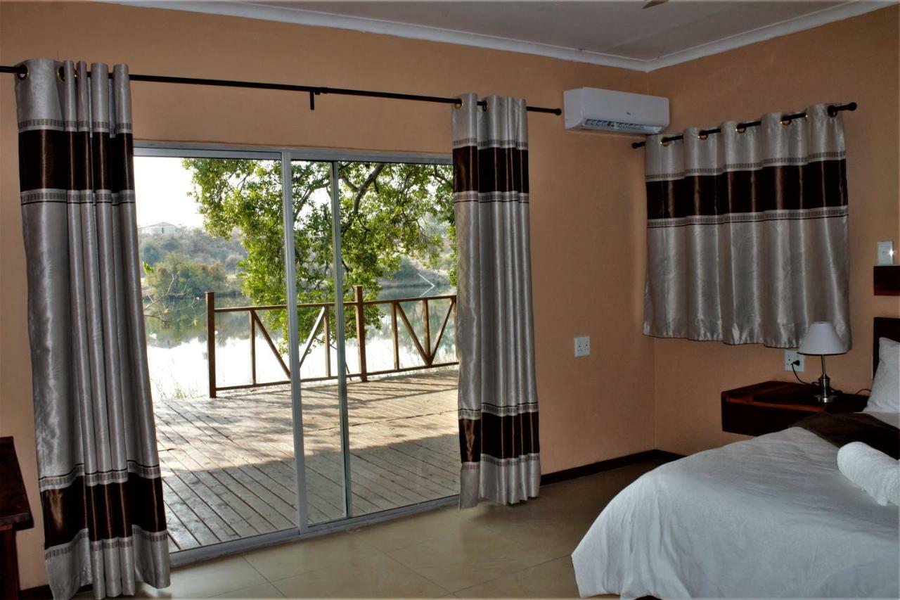 Divundu Guest House Bagian luar foto