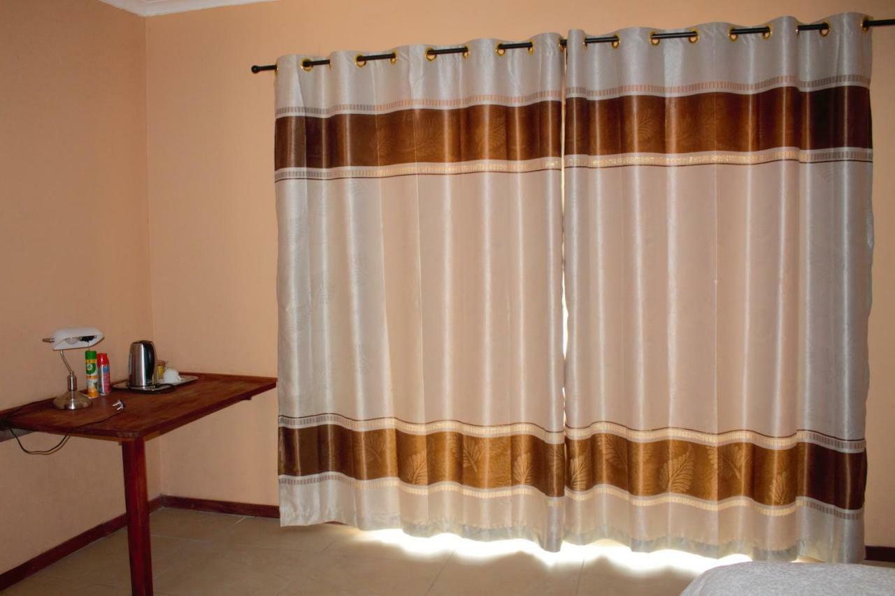 Divundu Guest House Bagian luar foto