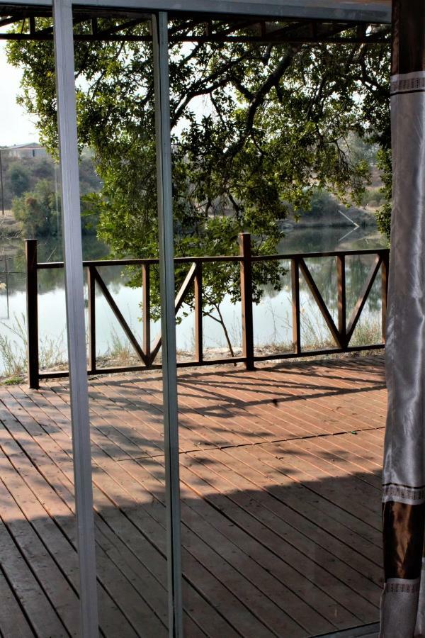 Divundu Guest House Bagian luar foto