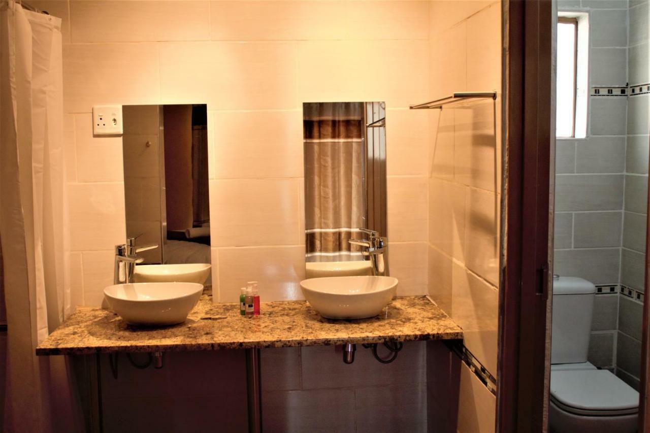 Divundu Guest House Bagian luar foto